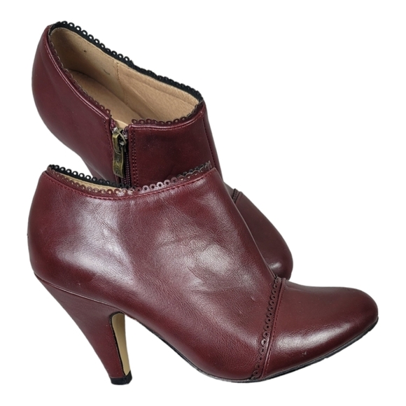 DOLCE NOME Inside Zip Ankle Booties in‎ Burgundy - Picture 8 of 14